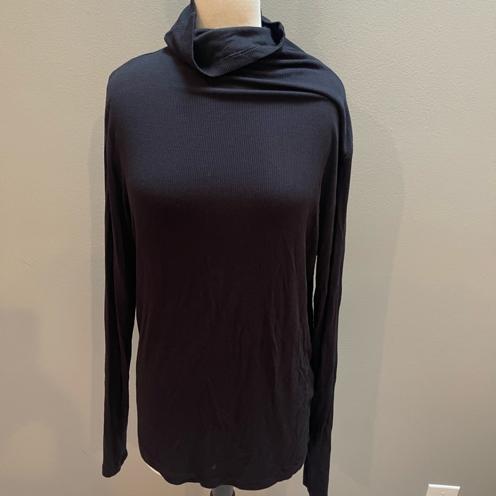 Super soft EUC cabi turtleneck size L